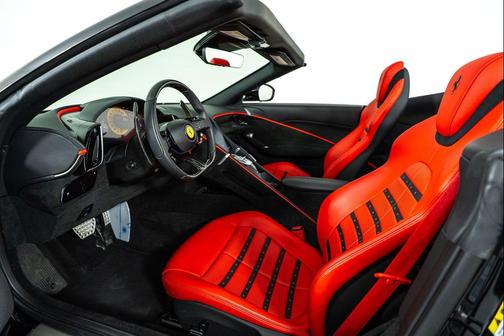 2025 Ferrari Roma Spider Base