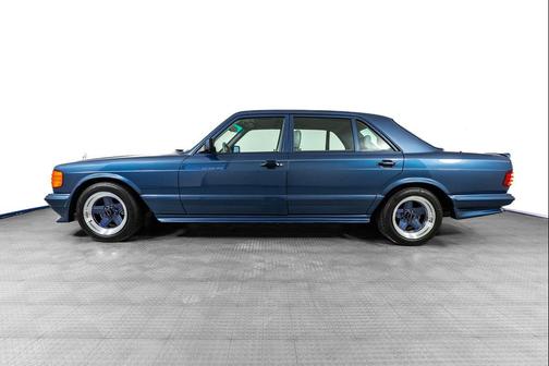 Lapis Blue Metallic 1984 Mercedes-Benz S-Class 500 SEL