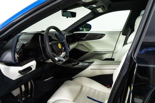 2025 Ferrari Purosangue Base