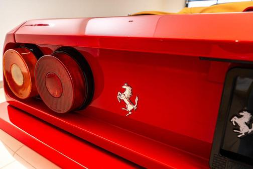 1992 Ferrari Mondial 