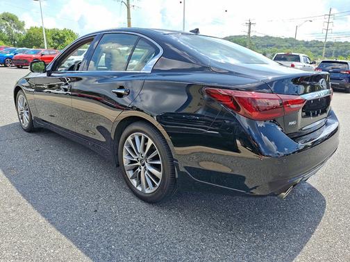 2022 INFINITI Q50 LUXE