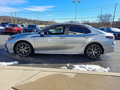 2022 Toyota Camry SE