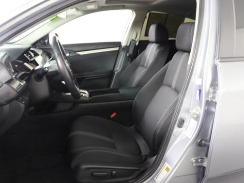 Photo 5 of 8 of 2019 Honda Civic EX