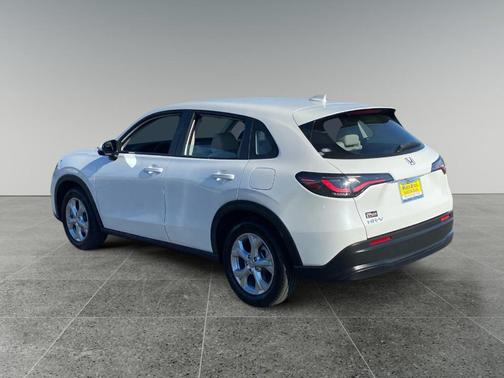 Platinum White Pearl 2024 Honda HR-V LX