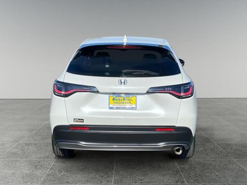 Platinum White Pearl 2024 Honda HR-V Sport