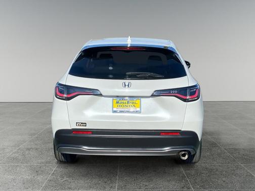 Platinum White Pearl 2024 Honda HR-V Sport