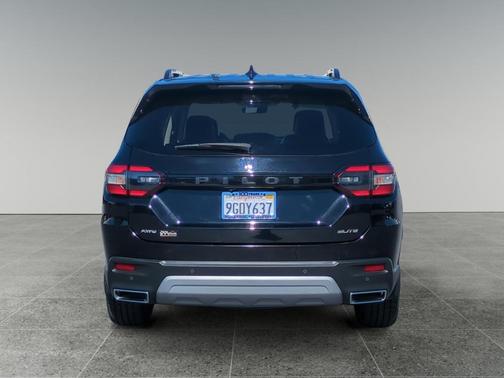 2023 Honda Pilot Elite