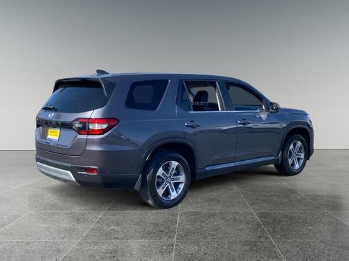 Modern Steel Metallic 2025 Honda Pilot EX-L