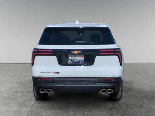 2024 Chevrolet Traverse LS