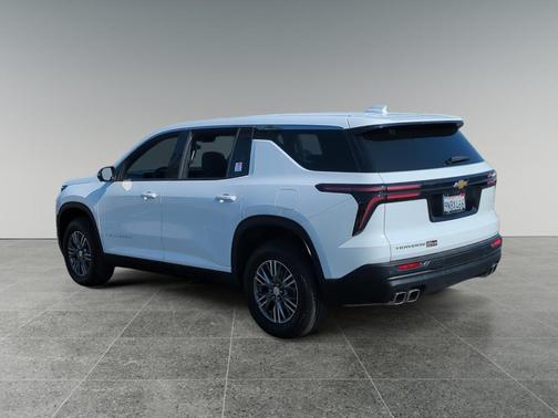 2024 Chevrolet Traverse LS