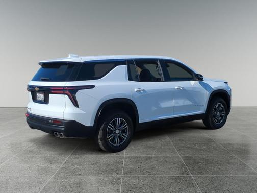 2024 Chevrolet Traverse LS