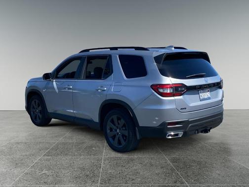 Lunar Silver 2023 Honda Pilot Sport