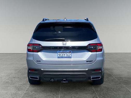 Lunar Silver 2023 Honda Pilot Sport
