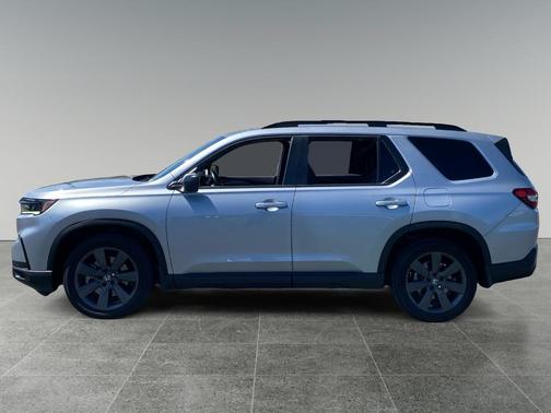 Lunar Silver 2023 Honda Pilot Sport