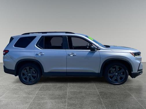 Lunar Silver 2023 Honda Pilot Sport