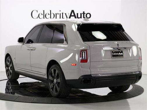 2021 Rolls-Royce Cullinan $389K MSRP Rear Theatre Configuration