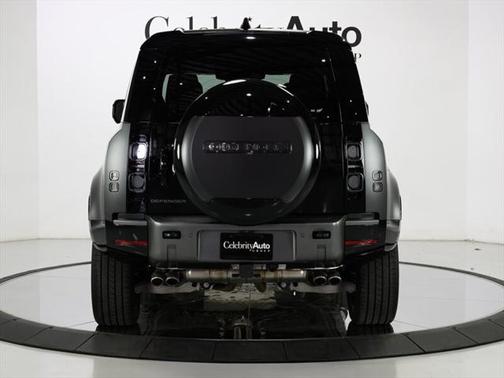 2024 Land Rover Defender 110 V8