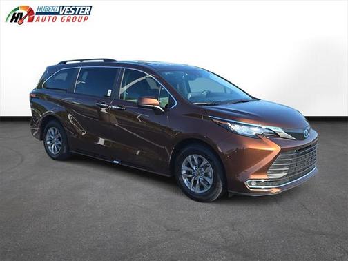 2023 Toyota Sienna XLE 8 Passenger