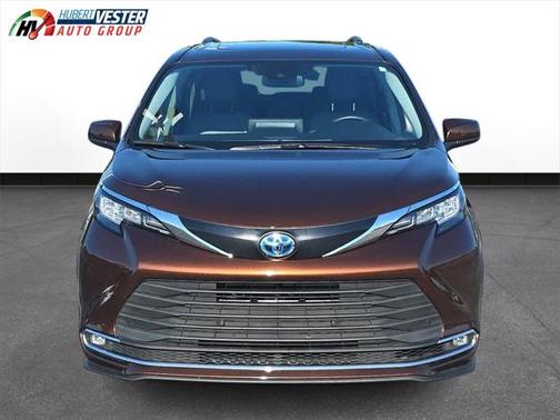 2023 Toyota Sienna XLE 8 Passenger