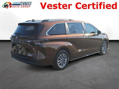 2023 Toyota Sienna XLE 8 Passenger
