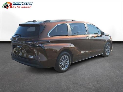 2023 Toyota Sienna XLE 8 Passenger