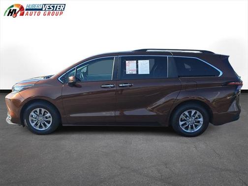 2023 Toyota Sienna XLE 8 Passenger