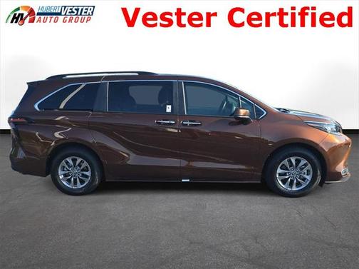 2023 Toyota Sienna XLE 8 Passenger