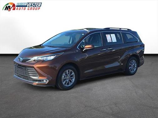 2023 Toyota Sienna XLE 8 Passenger