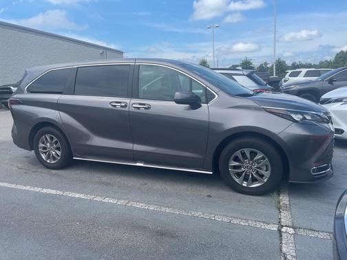 2024 Toyota Sienna XLE 7 Passenger