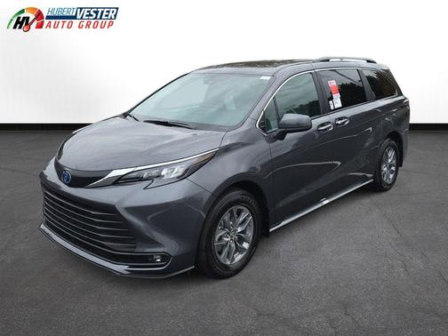 2025 Toyota Sienna XLE
