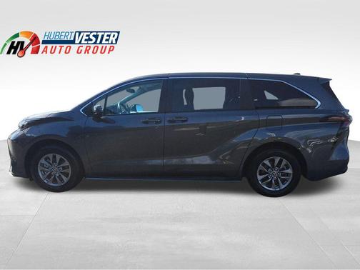 2025 Toyota Sienna LE