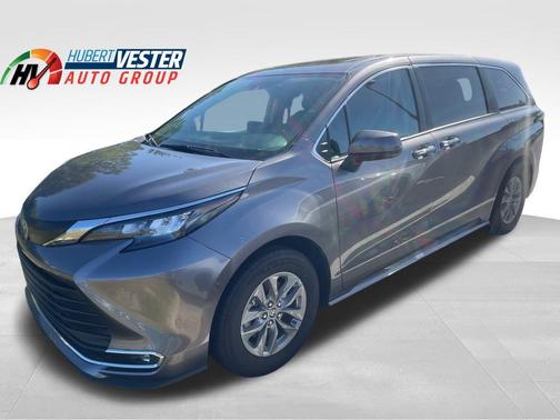 2024 Toyota Sienna XLE 8 Passenger