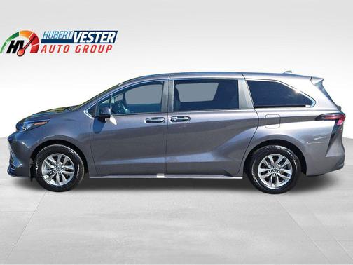 2024 Toyota Sienna XLE 8 Passenger