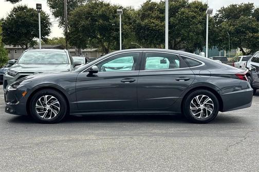 2023 Hyundai SONATA Hybrid Base
