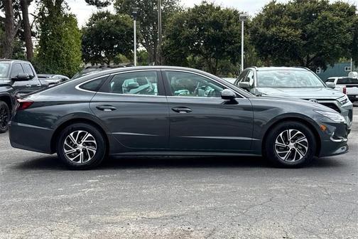 2023 Hyundai SONATA Hybrid Base