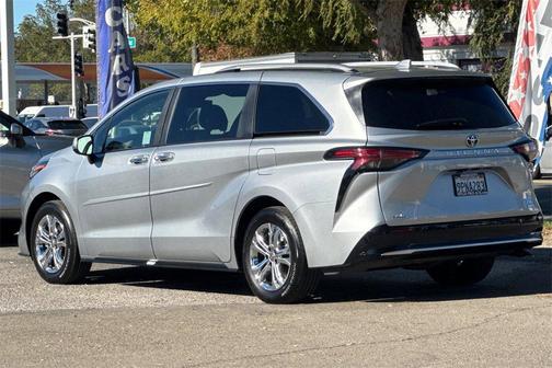 2024 Toyota Sienna Platinum