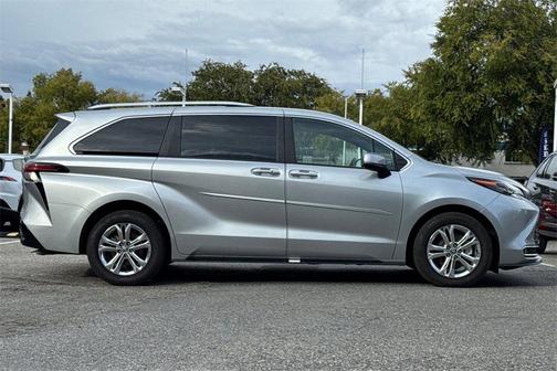 2024 Toyota Sienna Platinum 7 Passenger