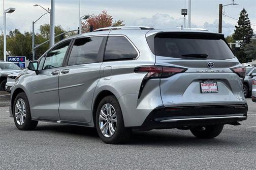 2024 Toyota Sienna Platinum 7 Passenger
