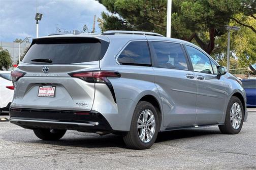 2024 Toyota Sienna Platinum 7 Passenger