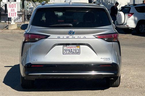 2024 Toyota Sienna Platinum