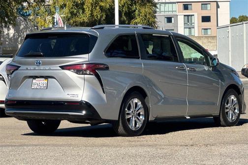 2024 Toyota Sienna Platinum