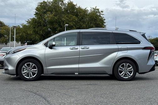 2024 Toyota Sienna Platinum 7 Passenger