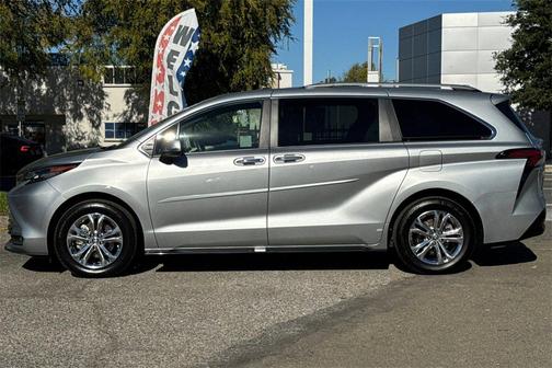 2024 Toyota Sienna Platinum