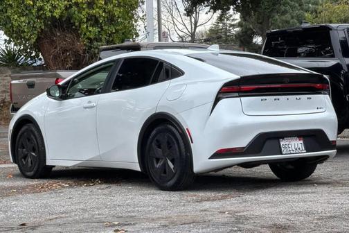 2025 Toyota Prius LE