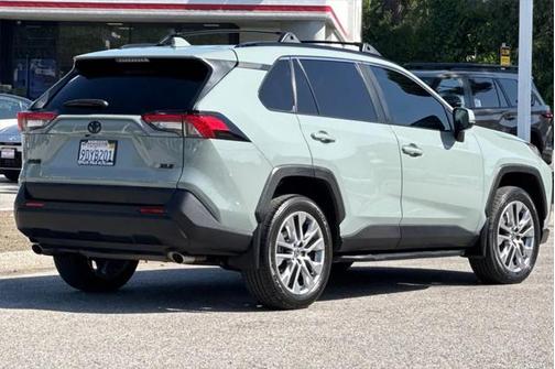 2022 Toyota RAV4 XLE Premium