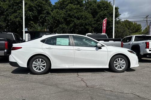Ice Cap 2026 Toyota Camry LE