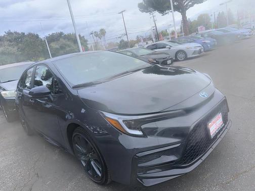 2025 Toyota Corolla Hybrid SE