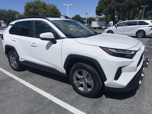 Ice Cap 2025 Toyota RAV4 Hybrid XLE
