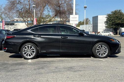 2022 Lexus ES 300h Base