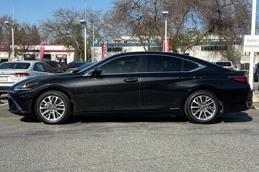 2022 Lexus ES 300h Base